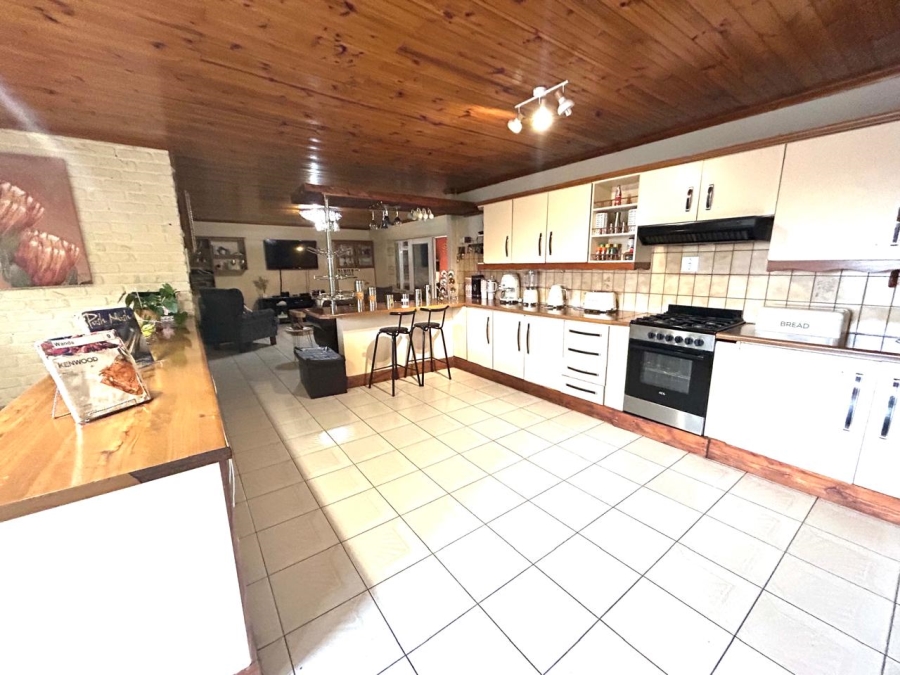 5 Bedroom Property for Sale in Beacon Bay Eastern Cape